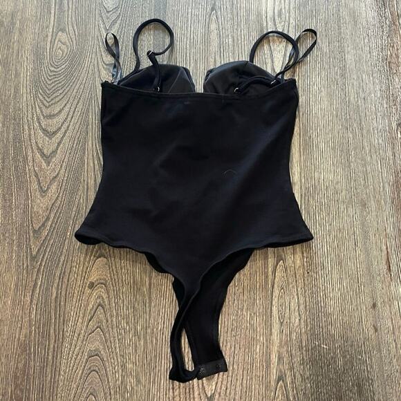 NWOT Guess Los Angeles Black Corset Bodysuit V-Underwire Spaghetti Straps Sz M - Picture 2 of 5